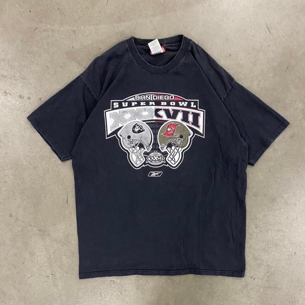 Vintage NFL Oakland Raiders VS Tampa Bay Buccaneers Super Bowl XXXVII T-Shirt L